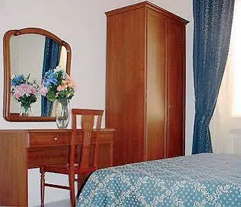 Amoromaonline 5*, Roma Italia